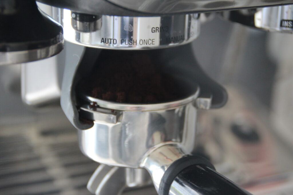 Semiautomatisk espressomaskine med kværn